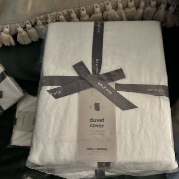 West Elm White Duvet Cover - Picture 1 of 1